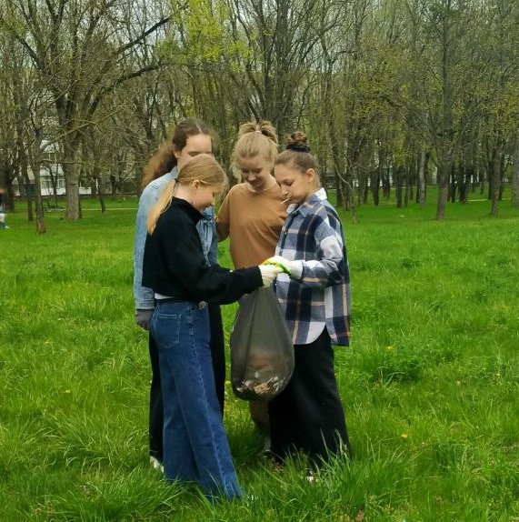10 апреля Экологический десант на территории посёлка Солнечнодольск